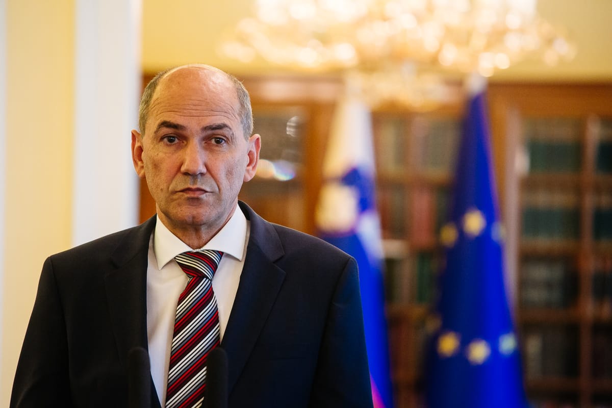 Janez Janša: Predlog za slovenskega komisarja je »dvojni strel v koleno«