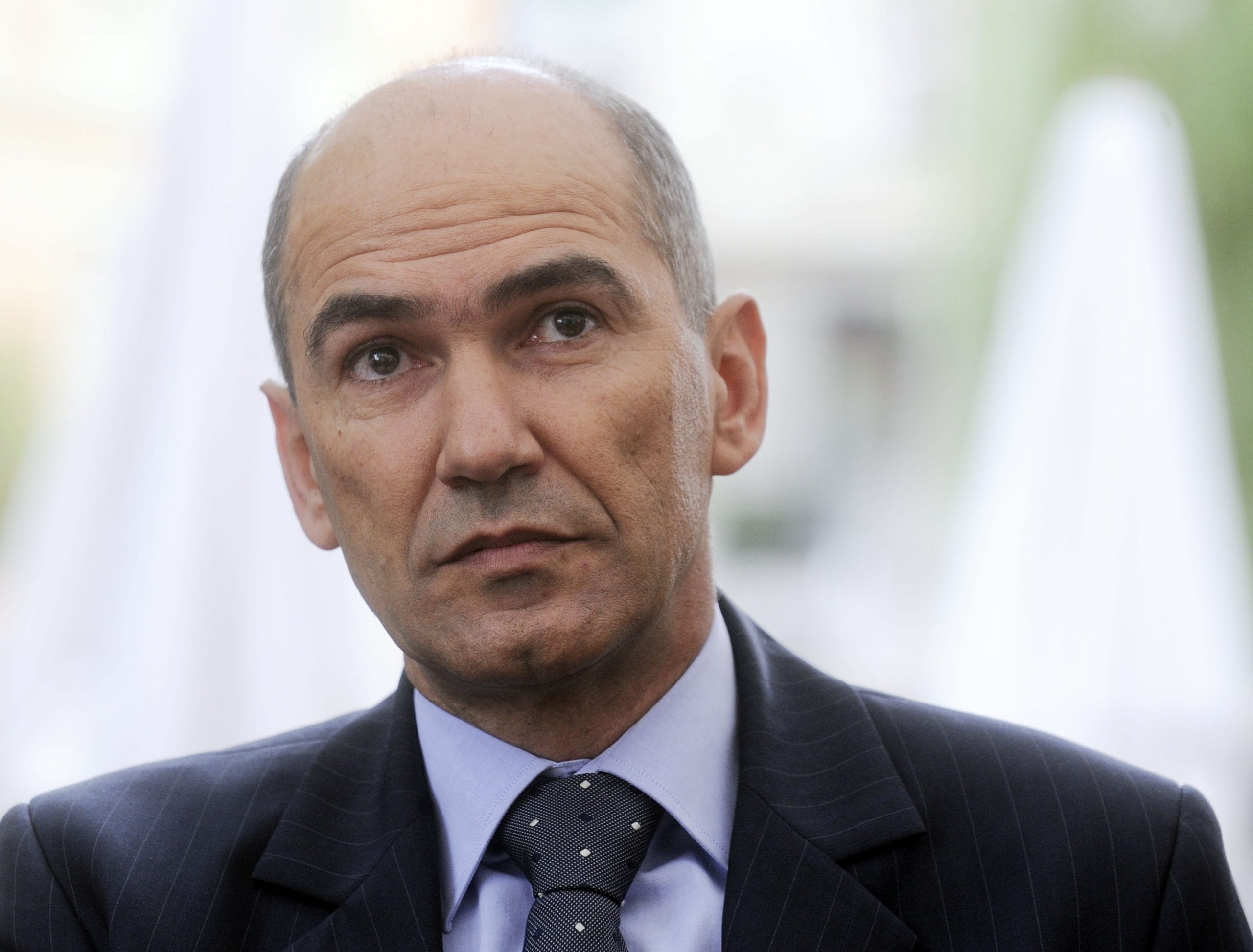 Janez Janša: Sloveniji se obeta položaj žepa za ilegalne migrante