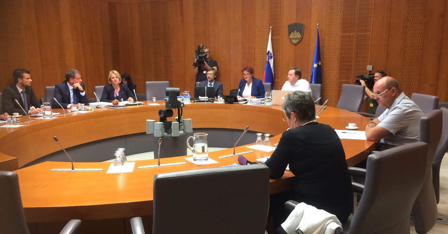 [OTROŠKA SRČNA KIRURGIJA] Nacionalni inštitut za otroške srčne bolezni je bil bazen brez vode