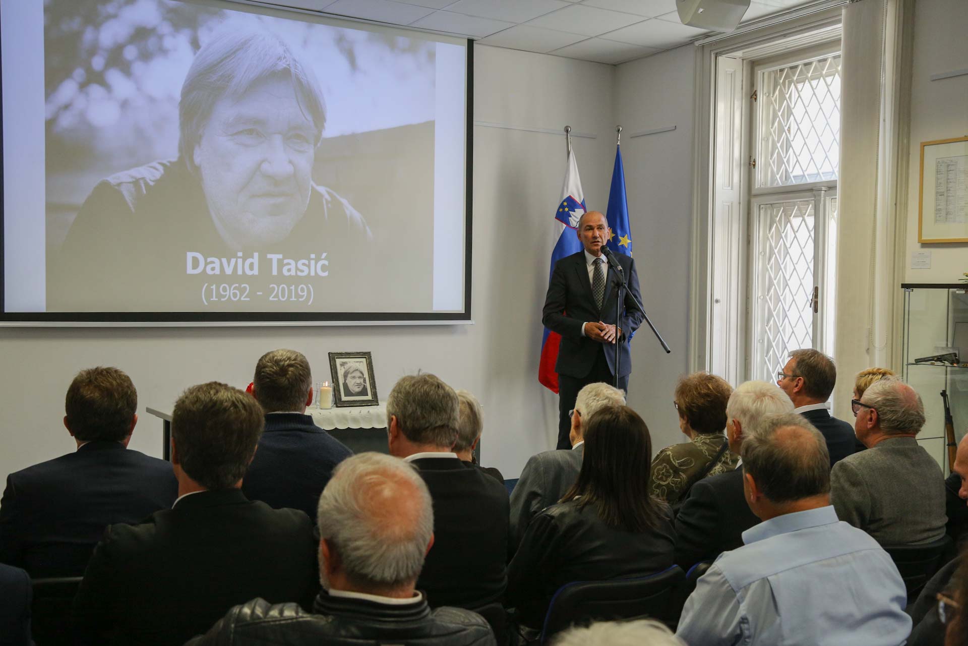 Z žalno sejo smo se poslovili od viteza slovenske pomladi Davida Tasića