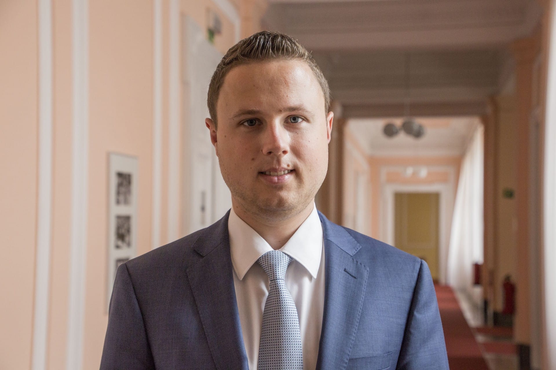 Žan Mahnič: Koliko podjetja v državni lasti namenijo za promocijo v dominantnih medijih?