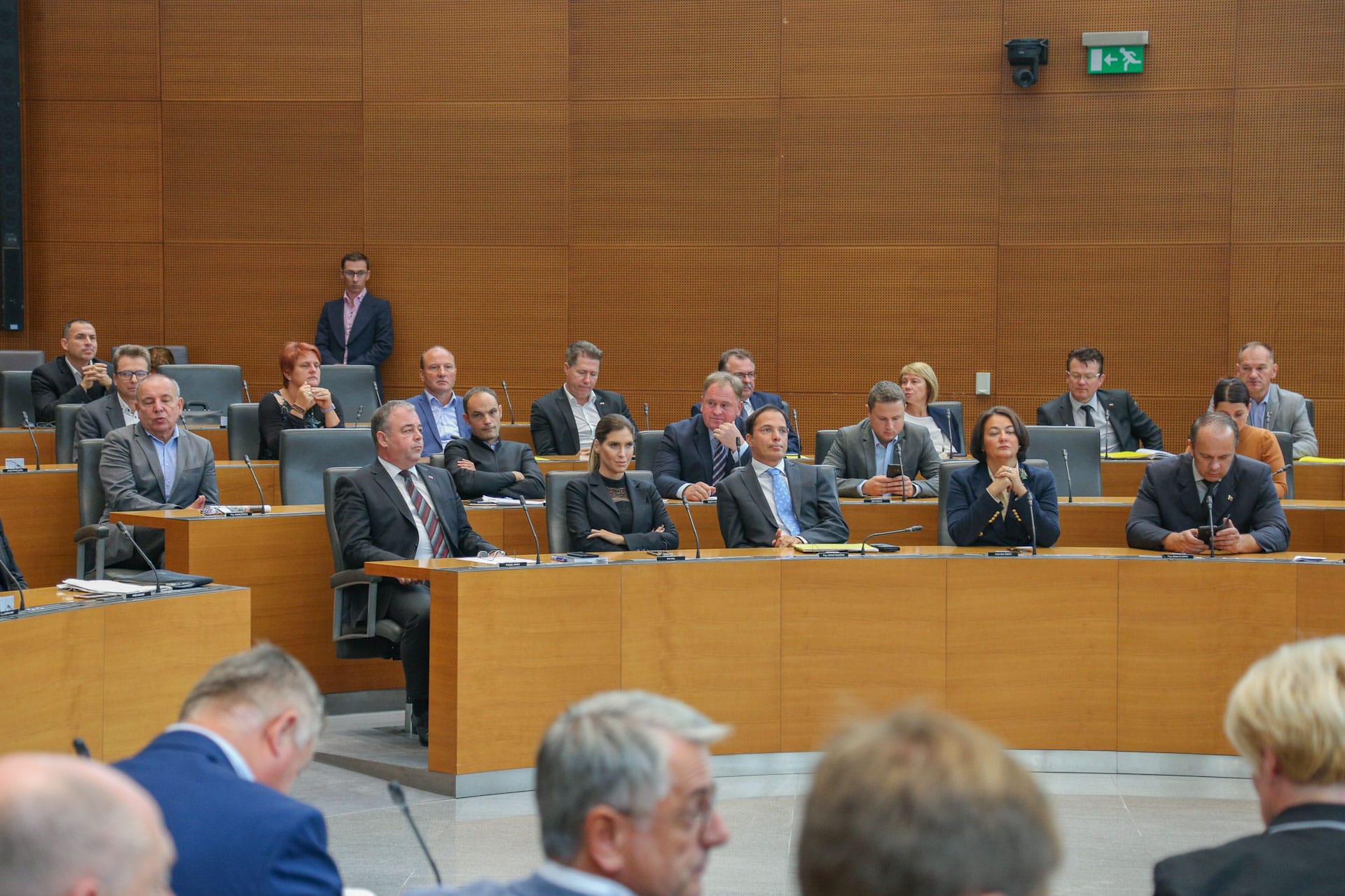[IZREDNA SEJA DZ] Za zvišanje najnižjih invalidskih pokojnin in višje neto plače delavcev