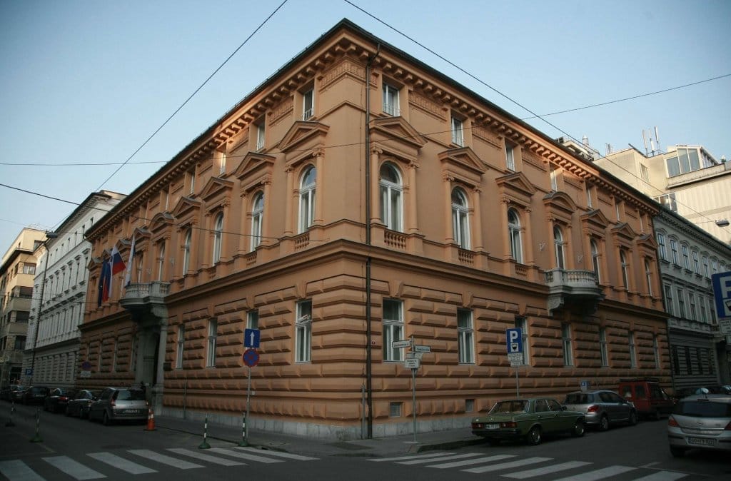 Nekatere globe za prekrške so previsoke in nesorazmerne s storjenim prekrškom