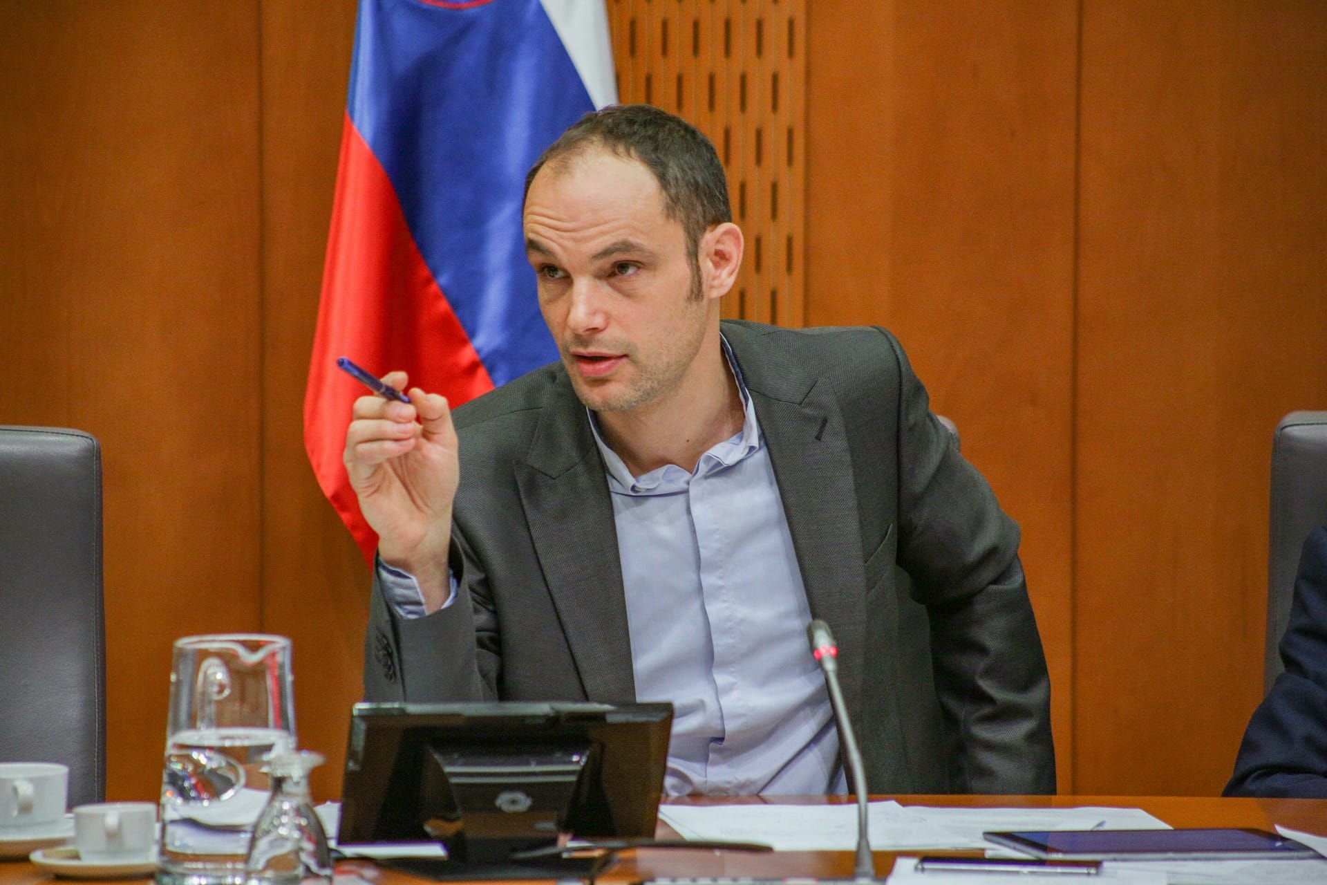 Dr. Anže Logar: Povsod, kjer vlada zdrava kmečka pamet, kanalizacije ne hranijo nad lastnim vodnjakom