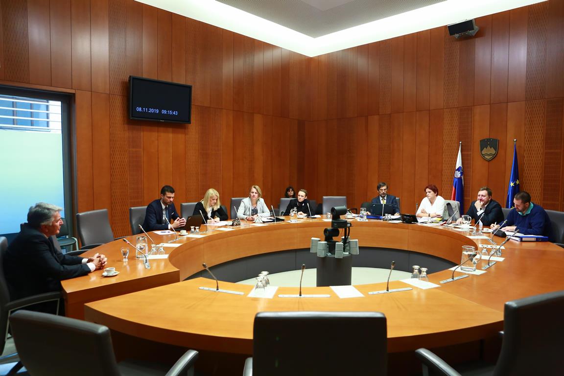[OTROŠKA SRČNA KIRURGIJA] Če se vladajoča politika ne bo vtikala v strokovne odločitve, bo marsikaj rešeno