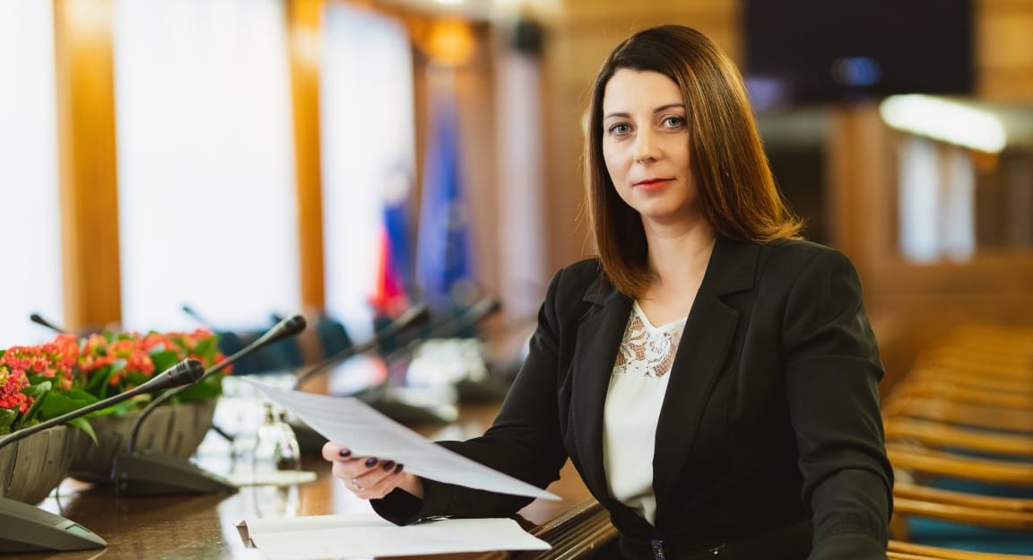 Mag. Karmen Furman: Zaradi ukrepov vlade bodo v prihodnjem letu višje cene v domovih za ostarele