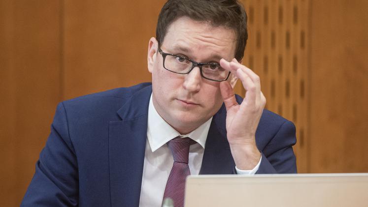 Minister za javno upravo Koritnik: Ne gre za povišanje plač, temveč za določitev plačnega razreda