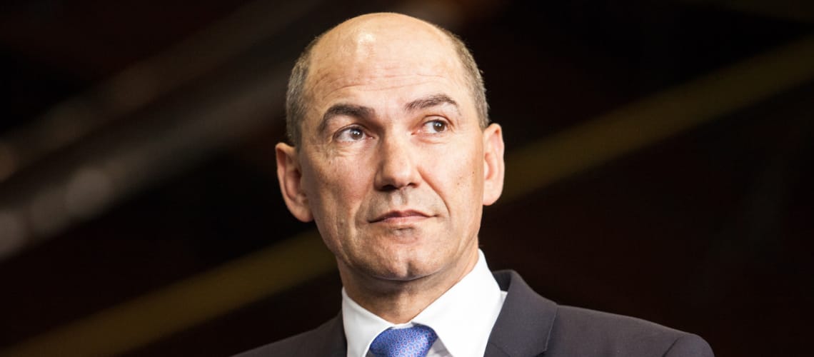 Premier Janez Janša: Župane in županje naprošamo k aktivnemu ravnanju pri uveljavljanju nujnih ukrepov za zajezitev širitve koronavirusa