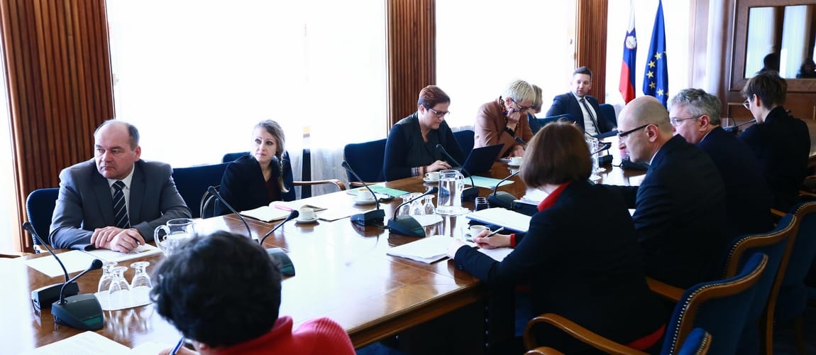 Odgovorne institucije nevarnosti koronavirusa ne jemljejo dovolj resno