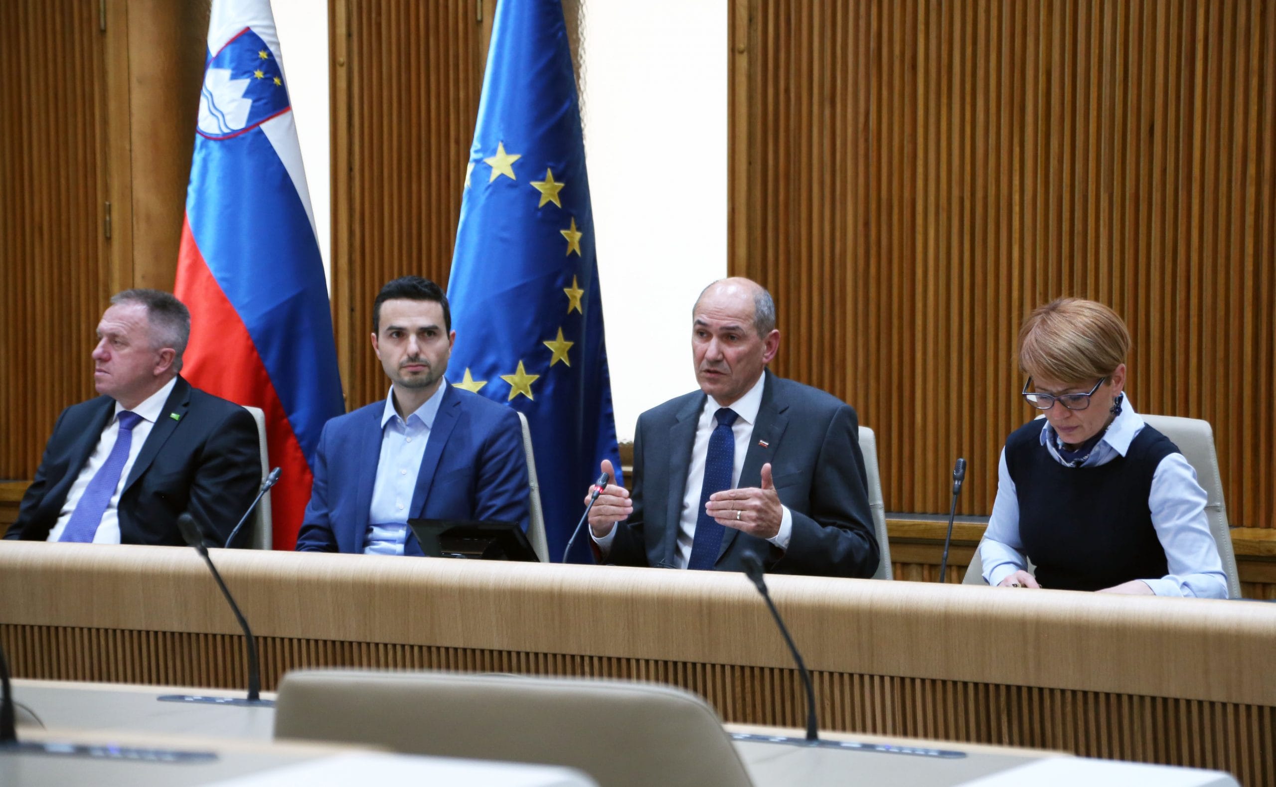 Novinarska konferenca  -koronavirus