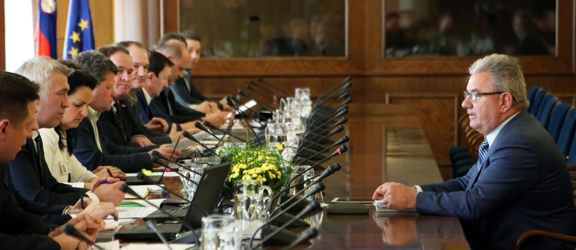 Andrej Vizjak: Okoljska politika mora hkrati ohranjati skrb za naravo in omogočati razvoj družbe