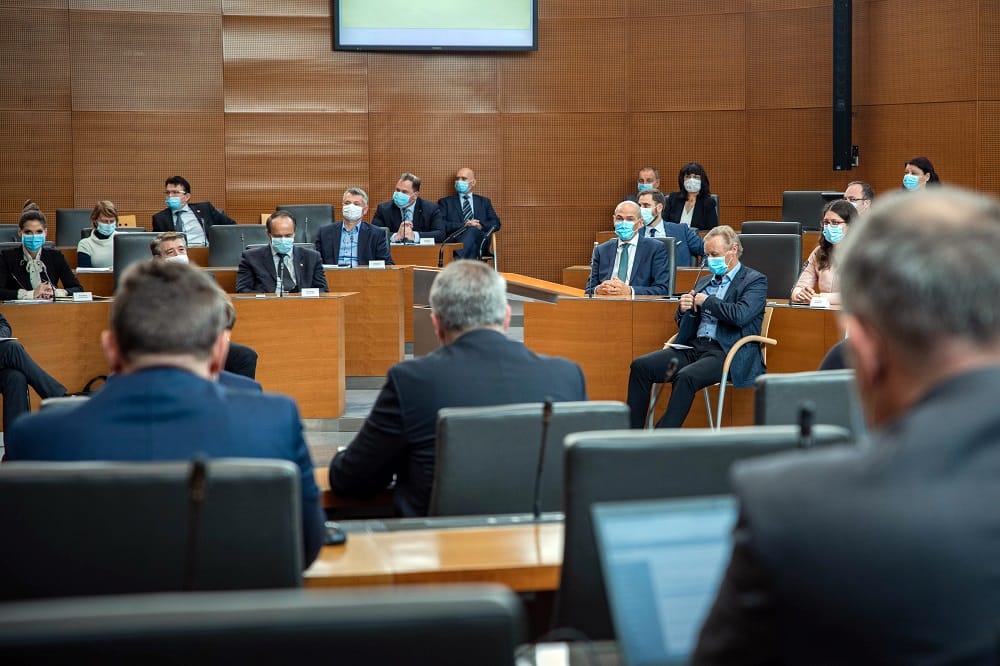 Premier Janez Janša: Protikorona paket predstavlja finančno blazino za čas epidemije koronavirusa