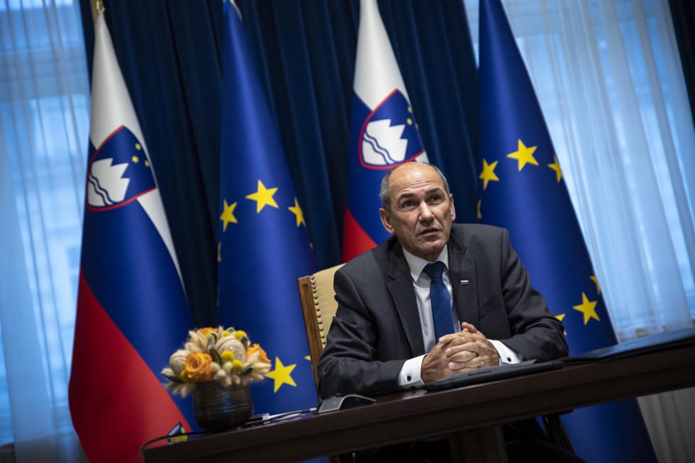Predsednik vlade Janez Janša s predsednikom FJK Massimilianom Fedrigo o ukrepih za zajezitev epidemije bolezni COVID-19
