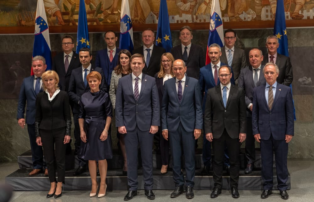 Poročilo Vlade RS o zalogah in naročilih osebne zaščitne opreme