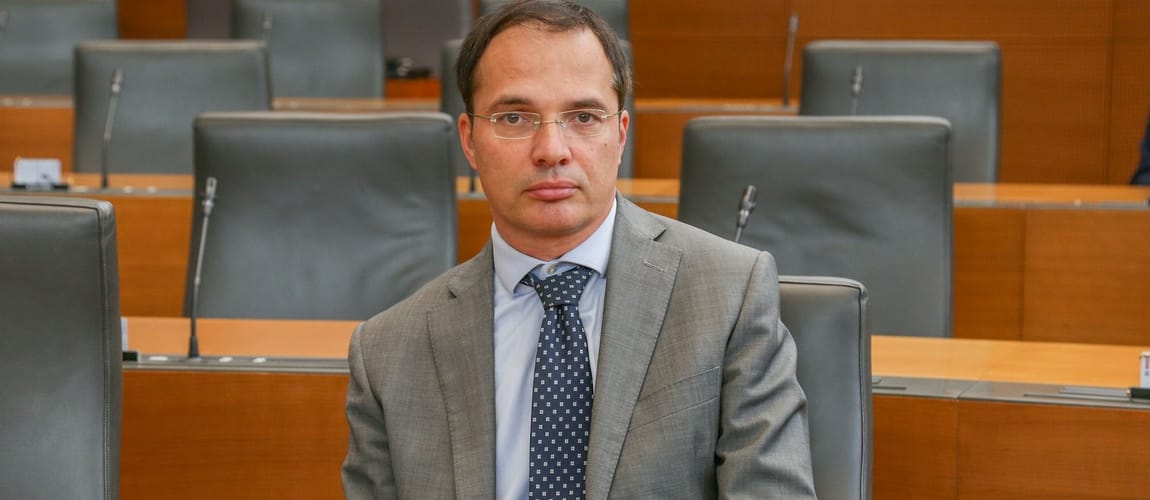 Marko Pogačnik: Kakšno strategijo namerava v bodoče sprejemati vlada glede na to, da ne vemo, kdaj bo konec epidemije v svetu?