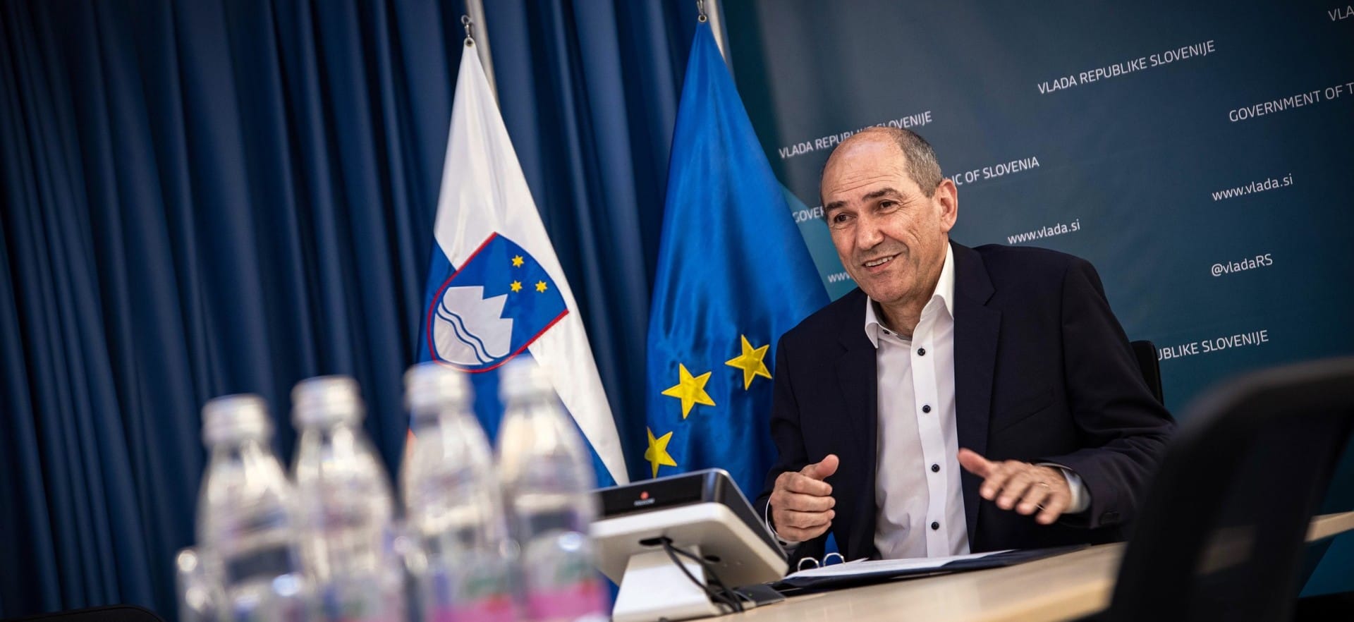 Predsednik vlade Janez Janša na videokonferenci s predsednikom Evropskega sveta Charlesom Michelom