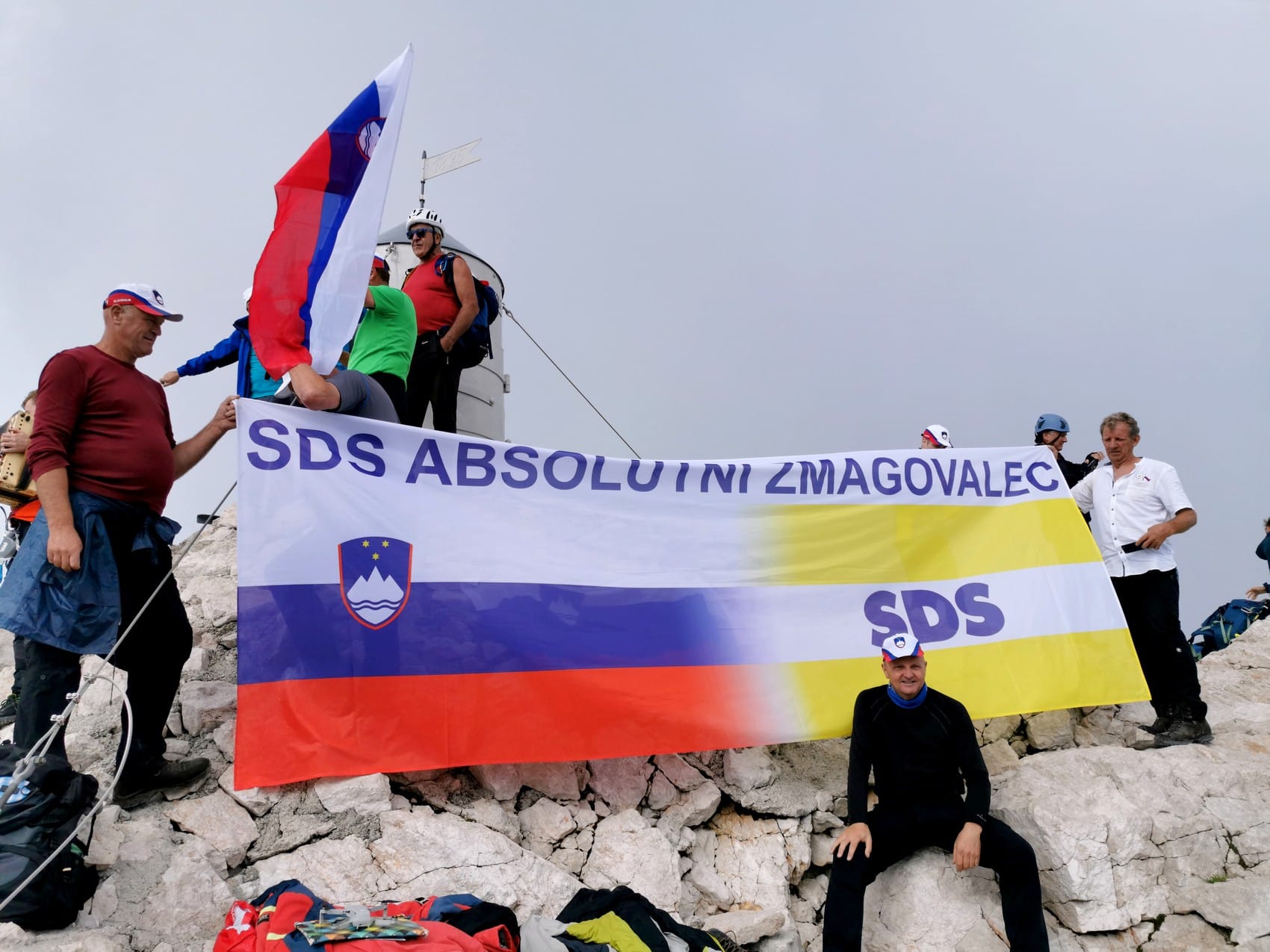 SDS osvojila vrh Triglava