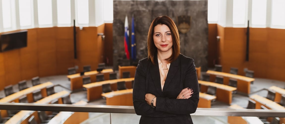 [STALIŠČE] Mag. Karmen Furman: Nujne spremembe na področju uveljavljanja dokupa vojaških in študijskih let ter statusa kmečkih zavarovancev so končno sprejete