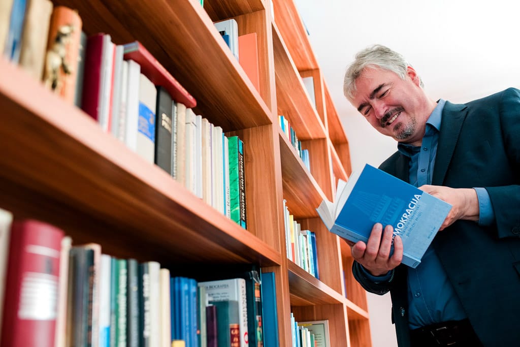 Dr. Milan Zver: Na levici je panika, ker vlada dobro opravlja svoj posel