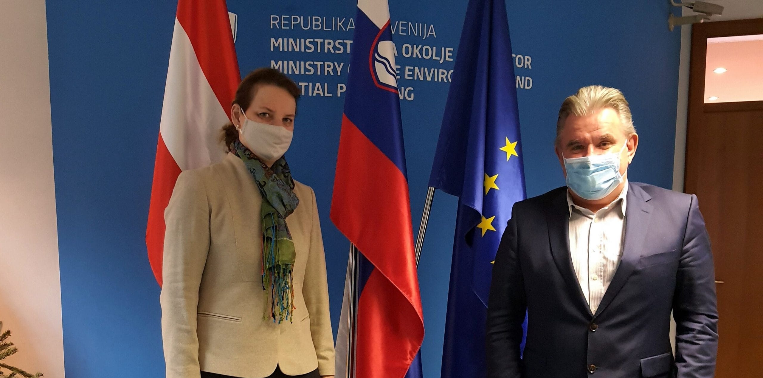 Vljudnostno srečanje ministra Vizjaka z avstrijsko veleposlanico