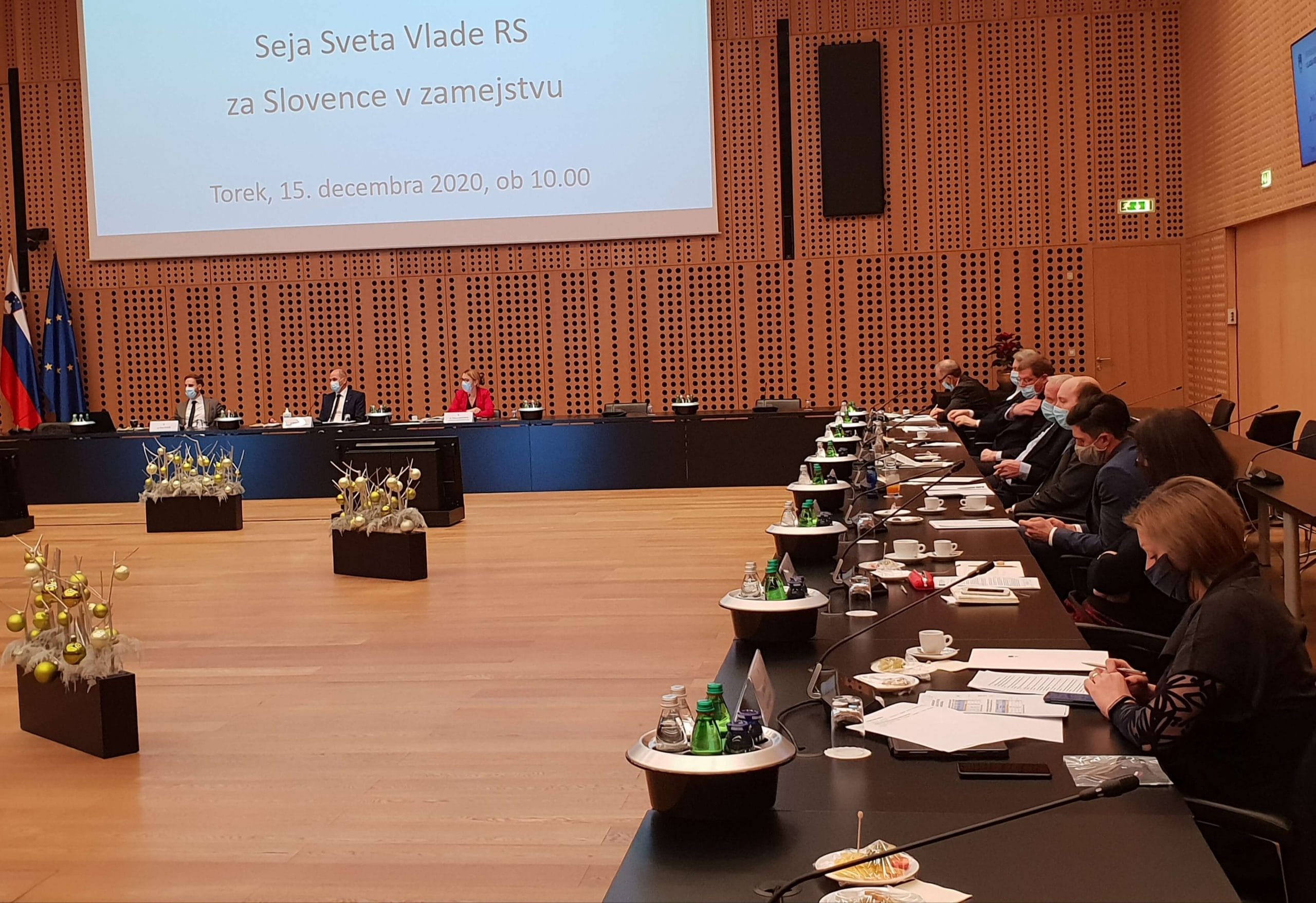 Minister dr. Vasko Simoniti na Brdu s predstavniki Slovencev v zamejstvu