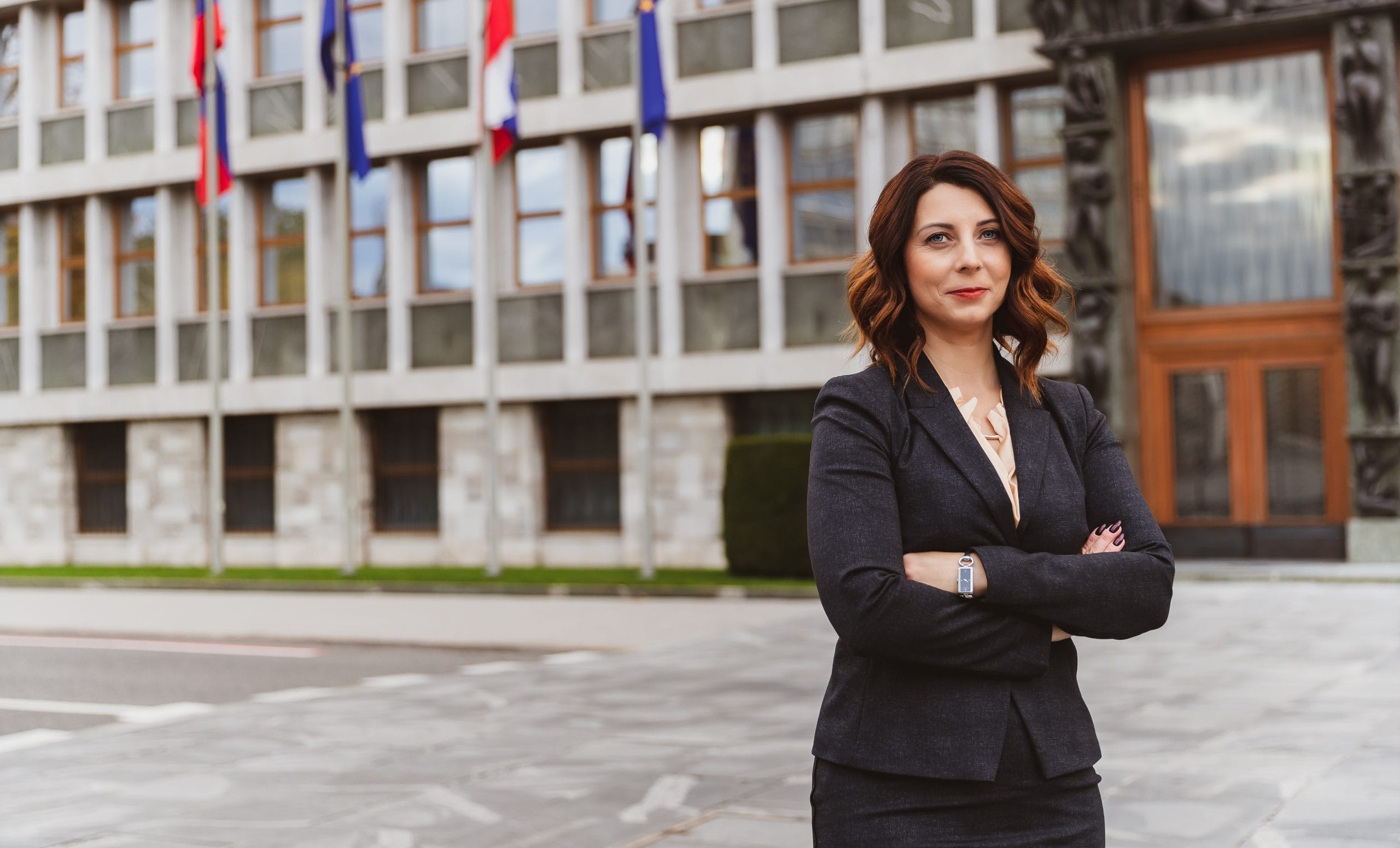 Zaslišane priče brez odgovora, zakaj je bilo podjetje Primsell brata Harija Furlana dolga leta ekskluzivni dobavitelj kolkov v novogoriško bolnišnico
