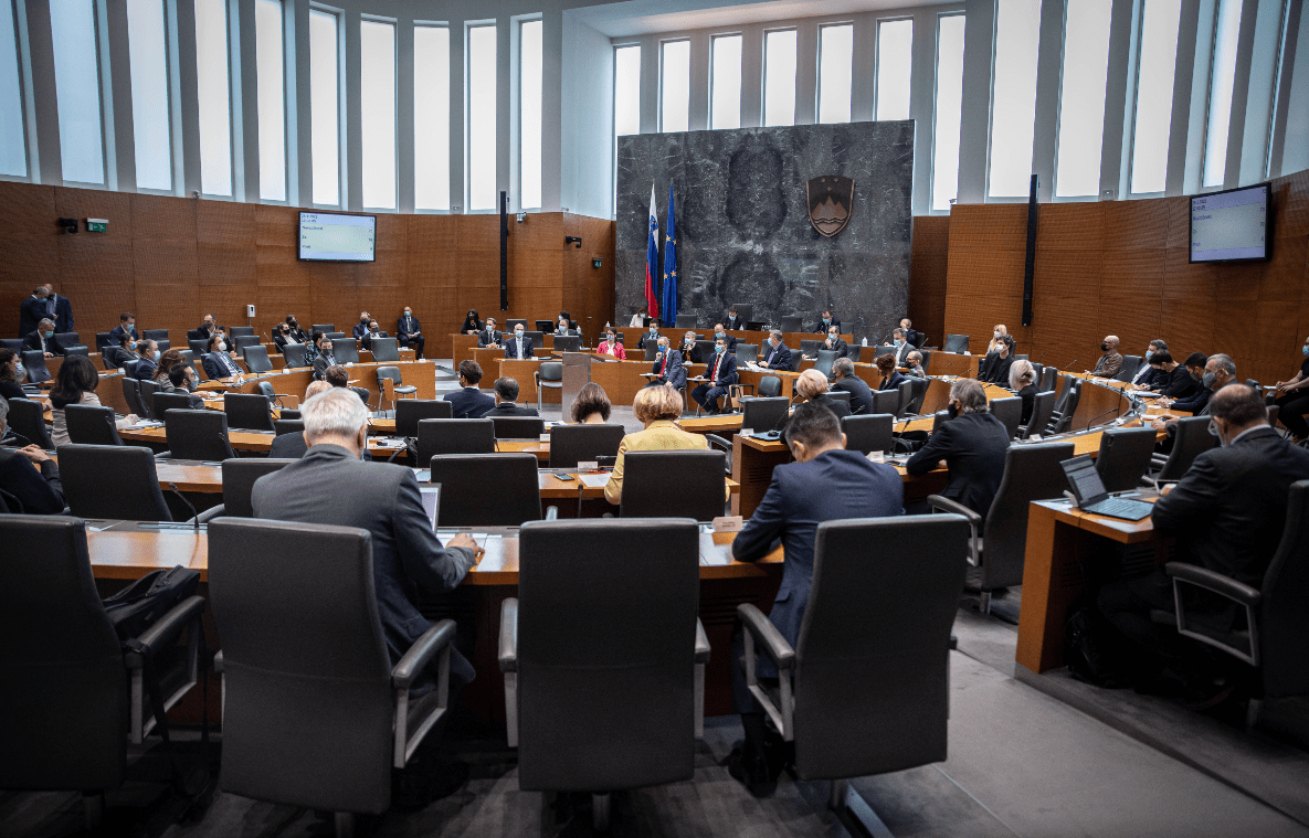 Predsednik vlade Janez Janša je odgovarjal na poslanska vprašanja
