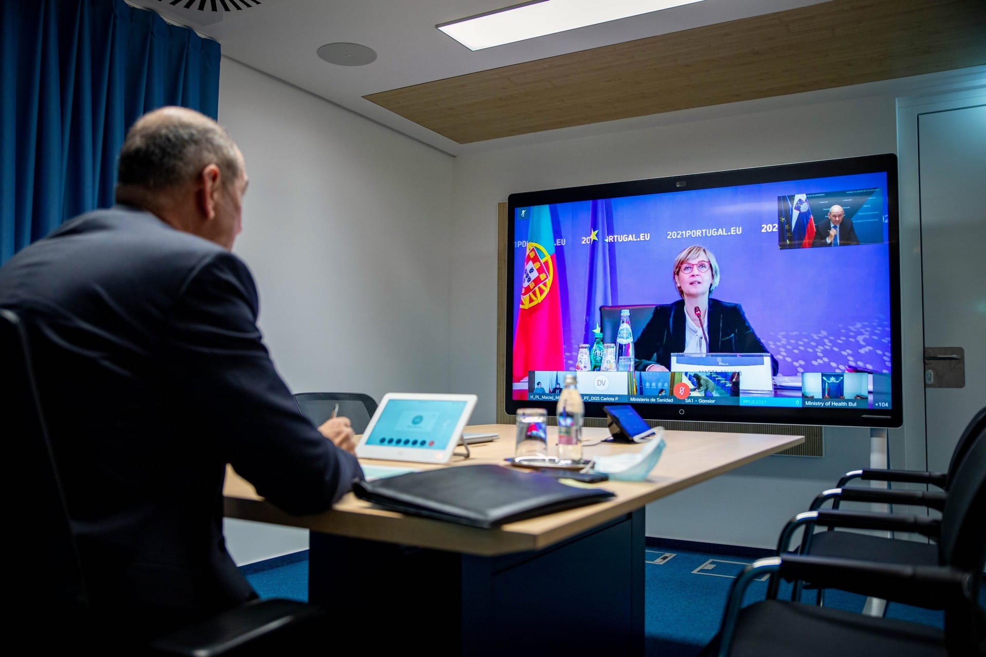 Na neformalni videokonferenci ministrov za zdravje EU o cepljenju proti koronavirusu