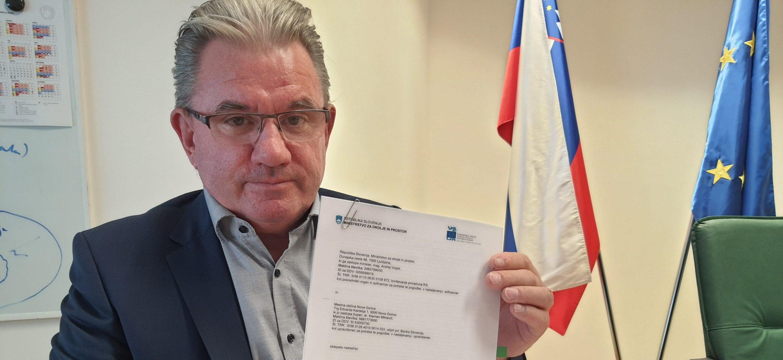 Minister Vizjak podpisal pogodbo o sofinanciranju izgradnje pokritega bazena in njegove okolice v Novi Gorici