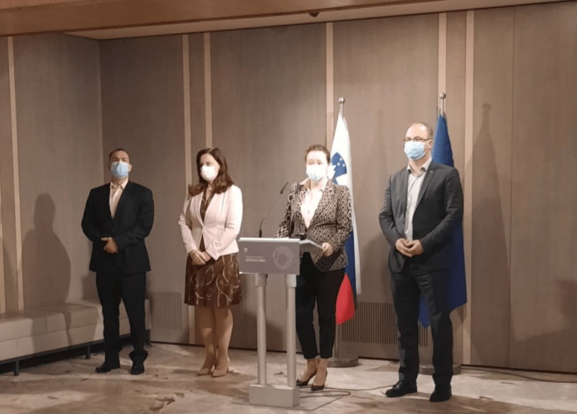 Protest poslancev koalicije zaradi onemogočenega delovanja v KNOVS-U