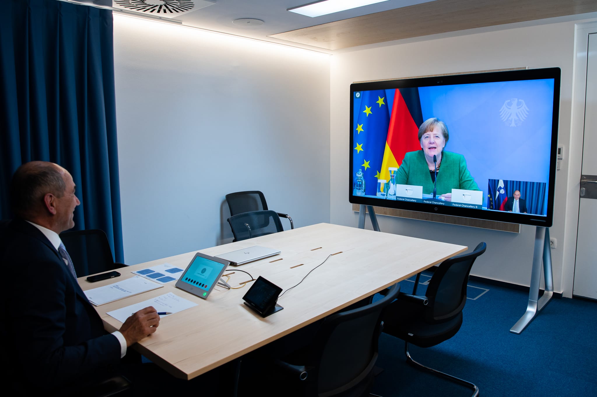 Predsednik vlade Janez Janša v pogovorih z nemško kanclerko Angelo Merkel