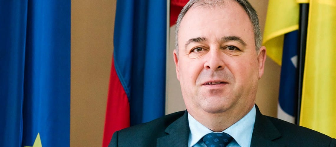 Naloga politike je, da dela za ljudi