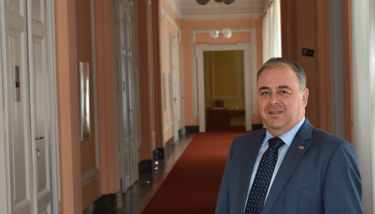 [ZAHTEVA ZA SKLIC IZREDNE SEJE DZ]:  V zvezi z napovedmi rušenja parlamentarne demokracije in drugih temeljev ustavnega reda