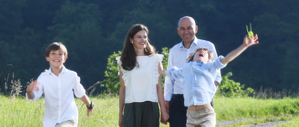 Ekskluzivni pogovor s predsednikom vlade in njegovo soprogo za revijo Prijatelji radia Ognjišče