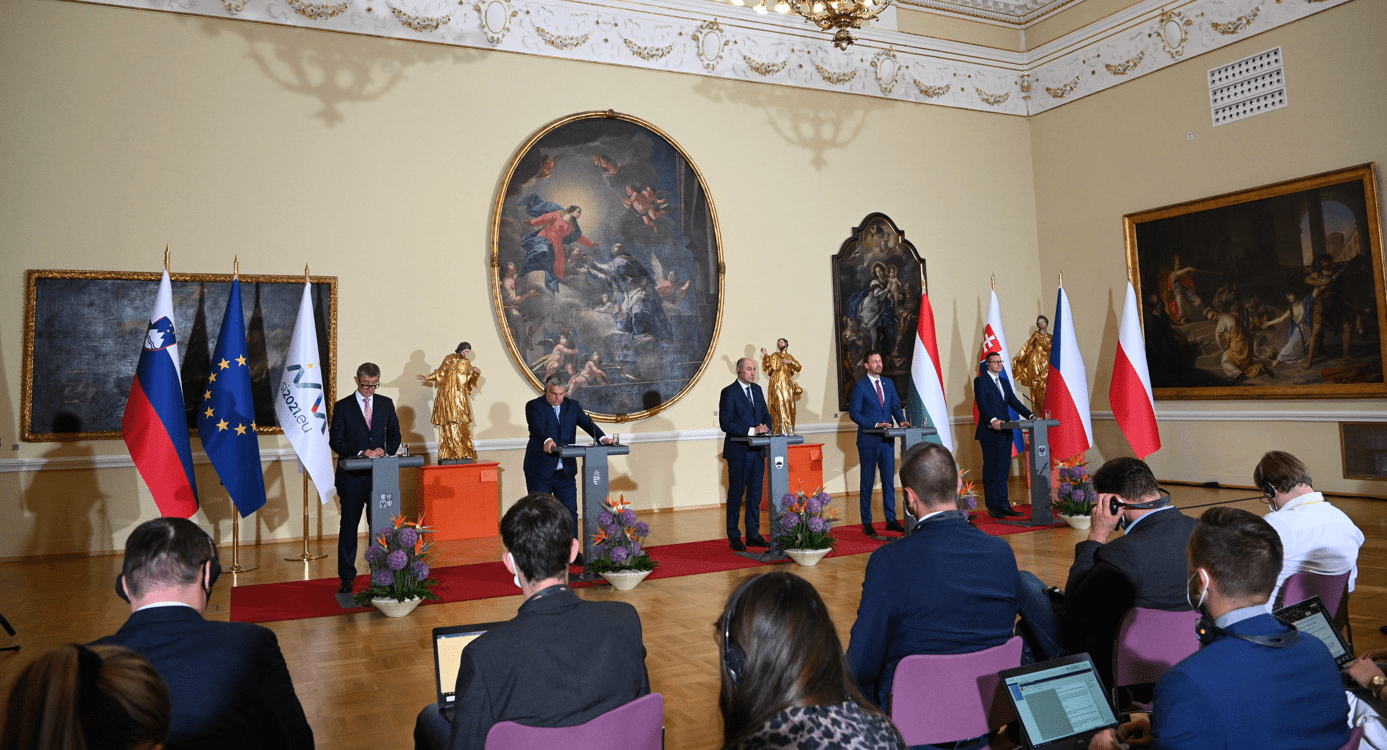 Predsednik vlade Janez Janša na delovnem srečanju s predsedniki vlad Višegrajske skupine