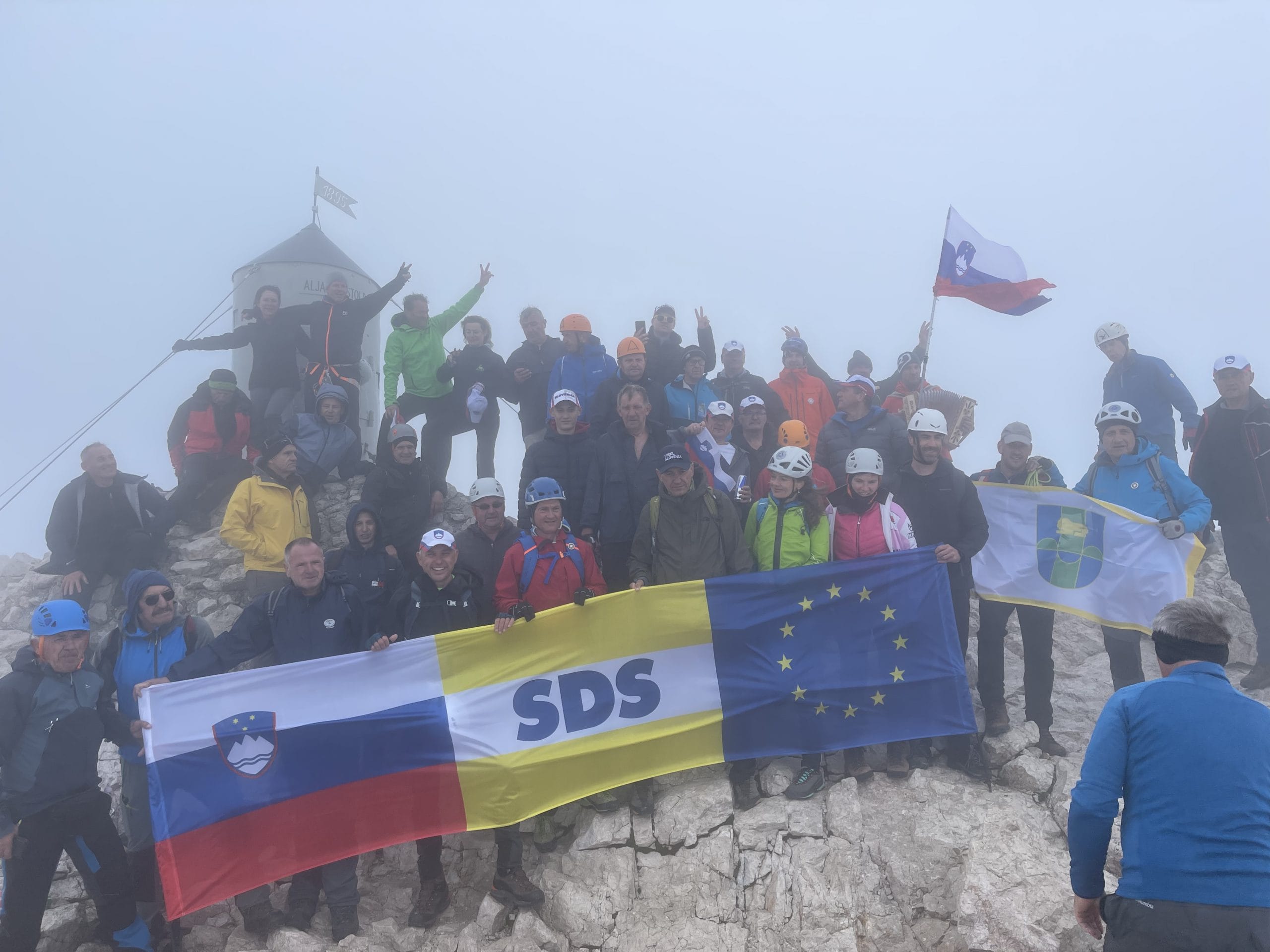 Člani SDS in "Skalaši" so ponovno osvojili megleni Triglav