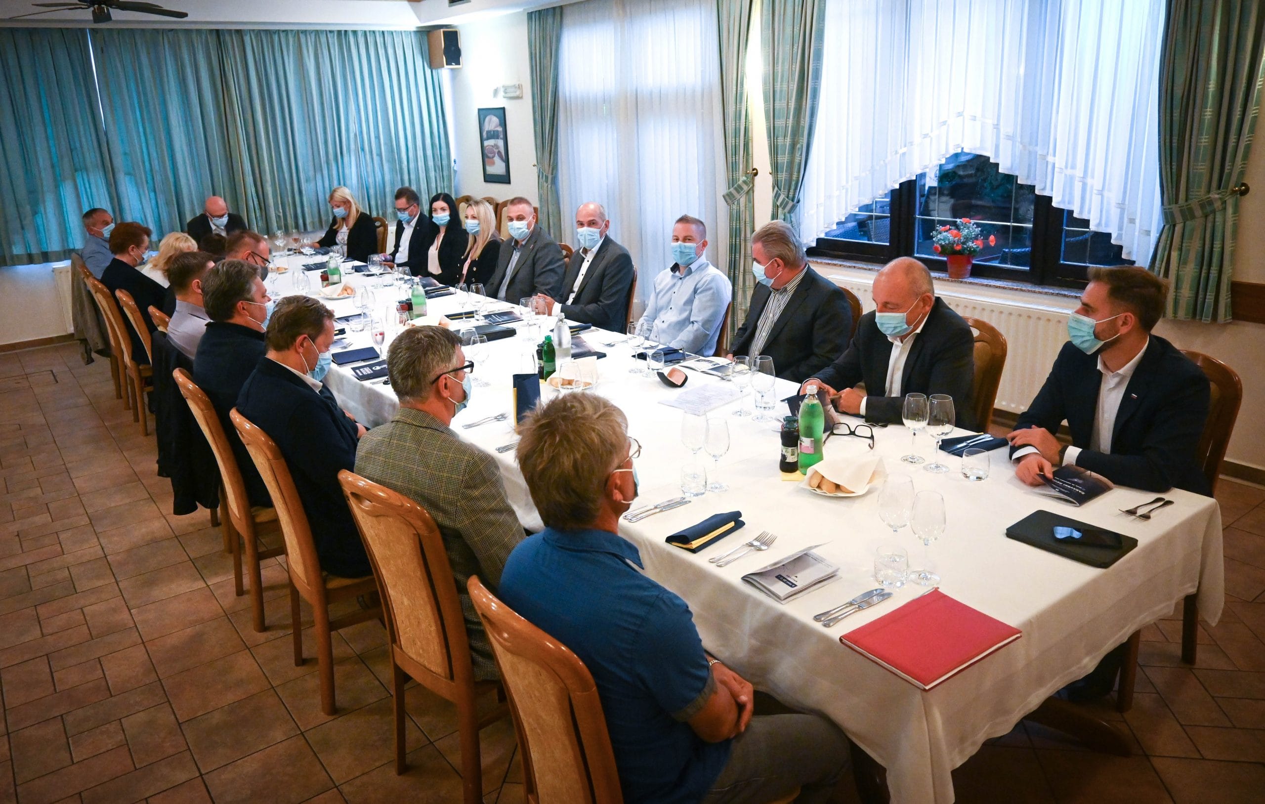 Srečanje predsednika vlade in ministrov SDS s predstavniki Zasavske regije