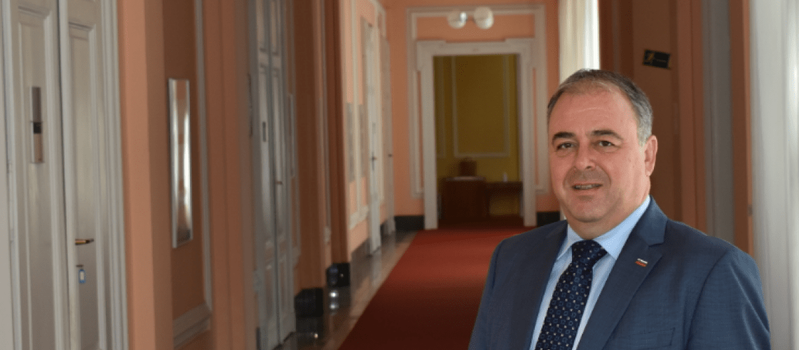 [ZAHTEVA ZA SKLIC IZREDNE SEJE DZ]: CIlj sprememb Zakona o javnem naročanju je zagotoviti sorazmernost cen pri nabavah medicinskih pripomočkov in medicinske opreme na področju zdravstva