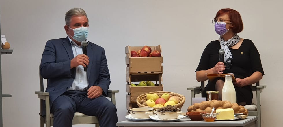 Minister Vizjak za zmanjšanje količine odpadne hrane