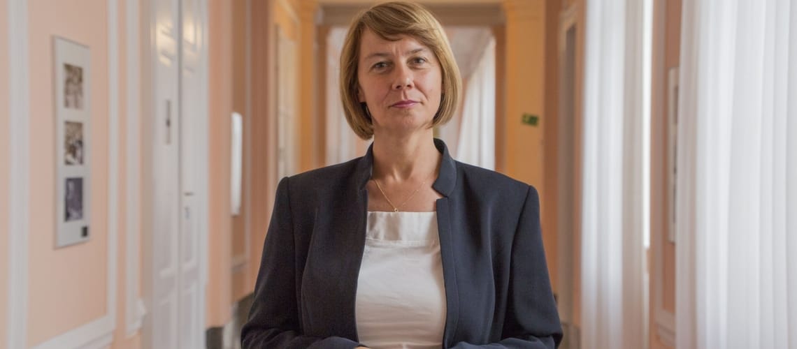[KOLUMNA] Alenka Jeraj: O predsedovanju Slovenije Svetu EU in delu Vlade RS izvemo več na socialnih omrežjih kot v osrednjih medijih