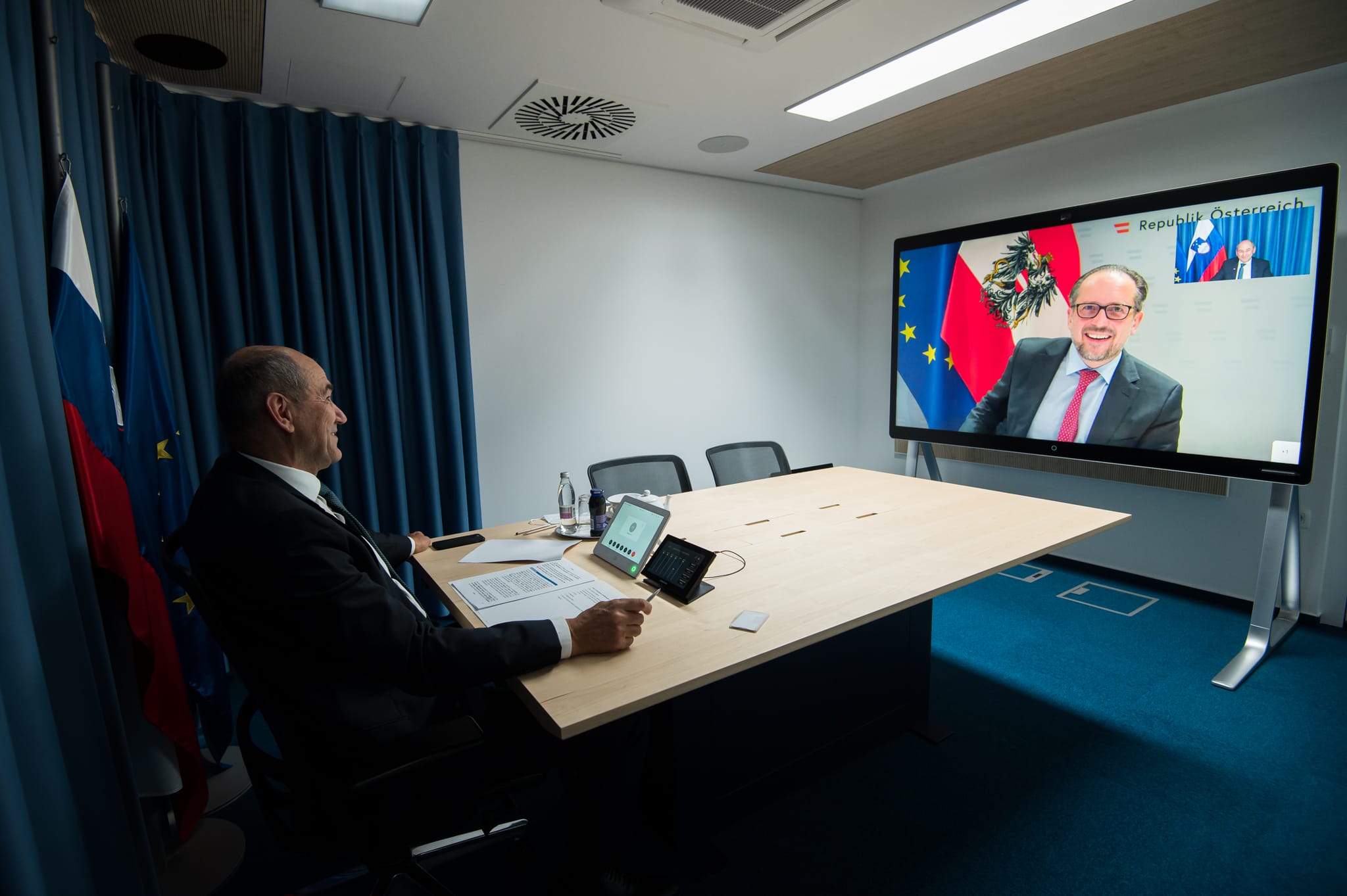 Predsednik vlade Janez Janša z avstrijskim kanclerjem Alexandrom Schallenbergom