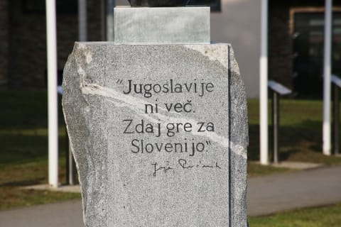 »Jugoslavije ni več, zdaj gre za Slovenijo«