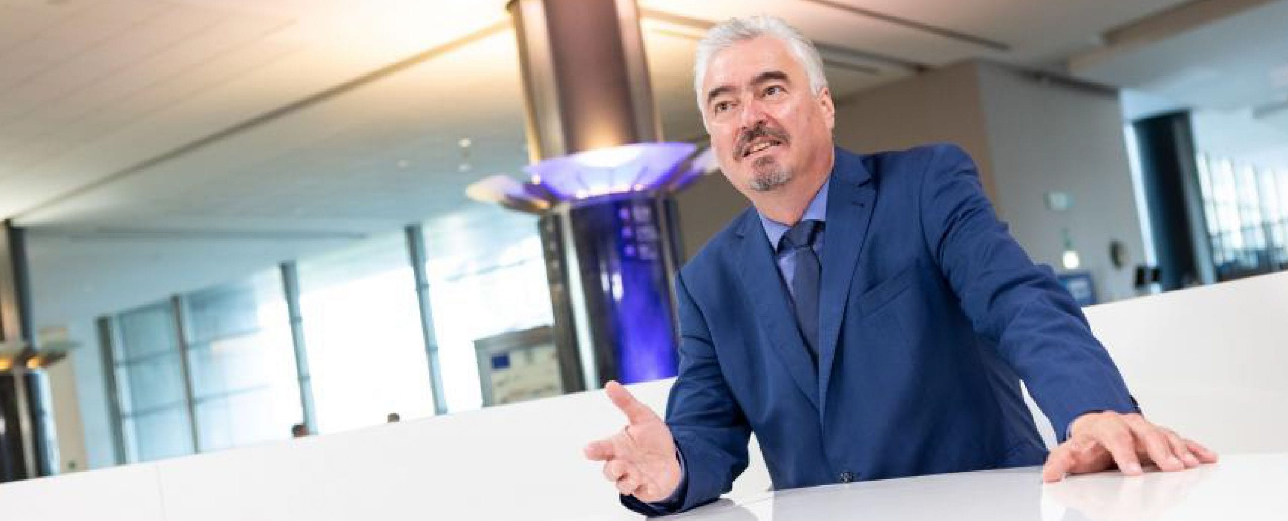 Dr. Milan Zver: "Namesto voščila 'srečen Božič' predlagajo 'srečen karkoli'. Halooo!?"