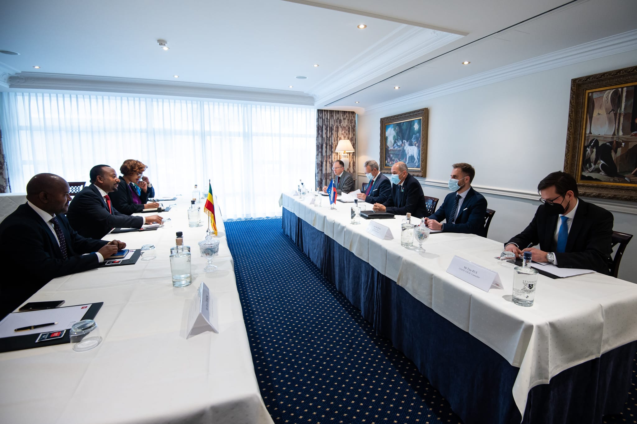 Predsednik vlade Janez Janša ob robu vrha EU- Afriška unija opravil vrsto dvostranskih pogovorov