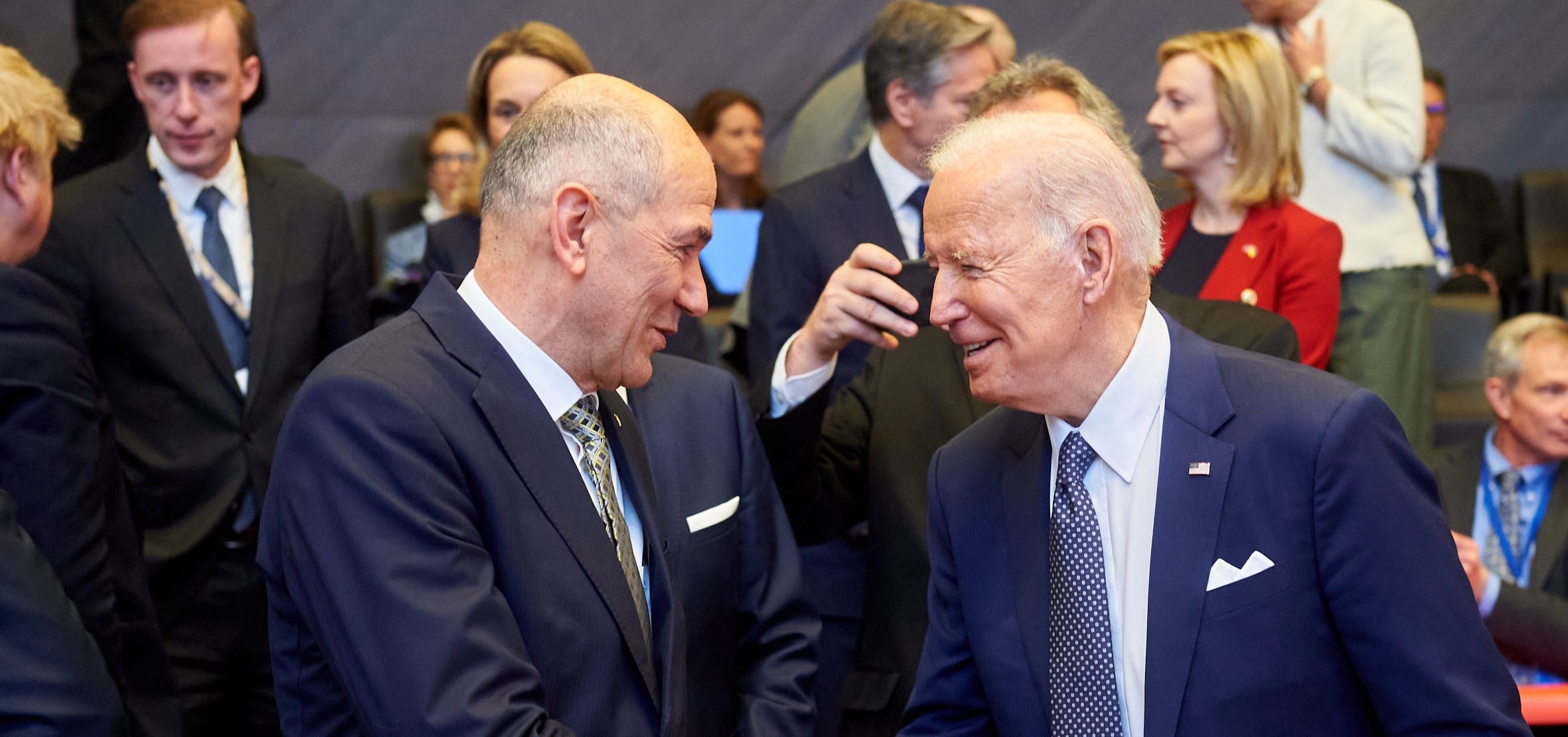 Predsednik vlade Janez Janša v Bruslju: Ukrajini moramo pomagati z upanjem, vojaško pomočjo, humanitarno pomočjo in denarjem