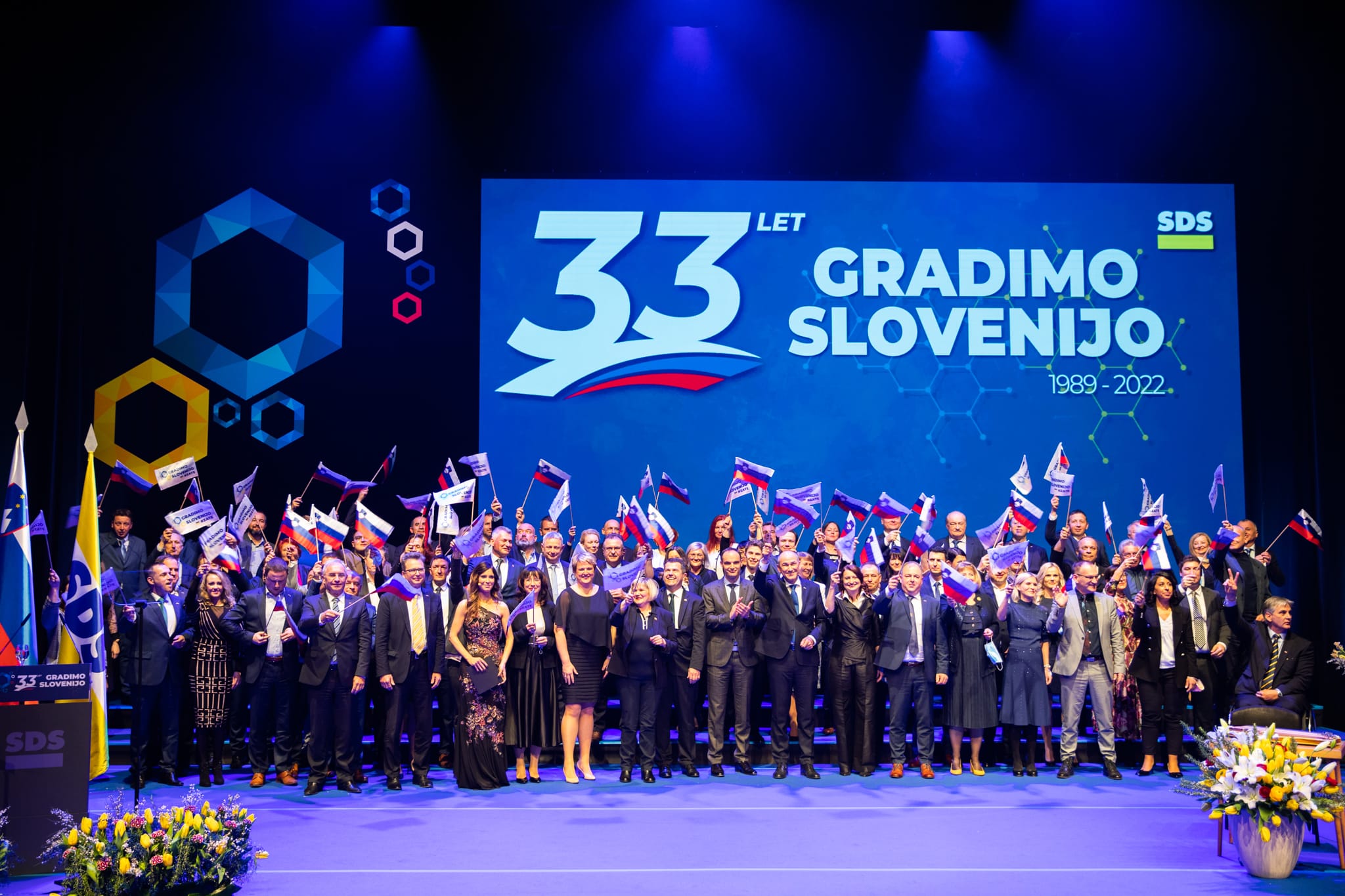 Slovenska demokratska stranka je politična sila slovenske osamosvojitve, je politična sila sedanjosti in je politična moč slovenske prihodnosti