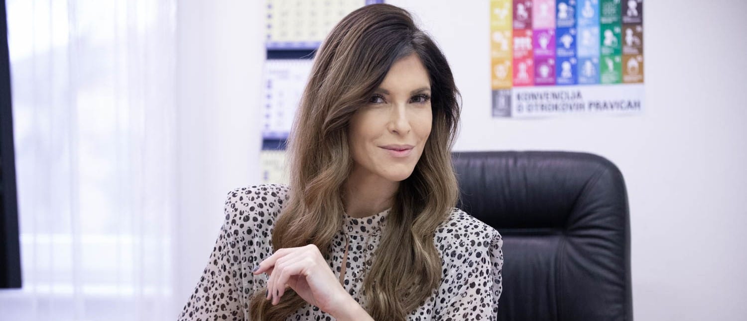 [POSLANSKA POBUDA] Eva Irgl: Družinam otrok z redkimi boleznimi je potrebno zagotoviti ustrezno pomoč na domu.