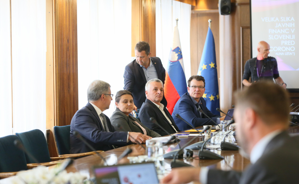 Kandidat za finančnega ministra bi uvajal davke na I. dedni red