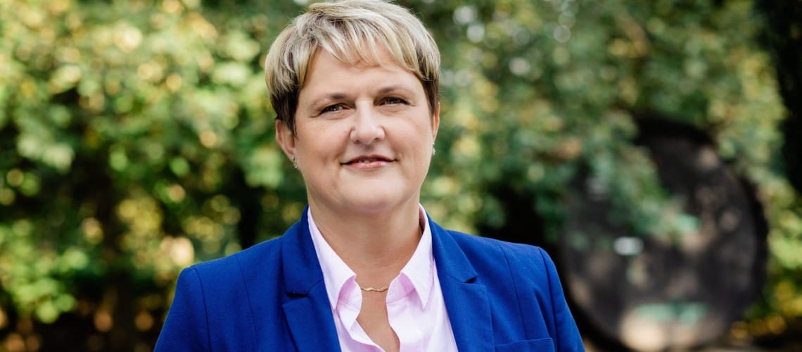 Vodja poslanske skupine SDS je Jelka Godec