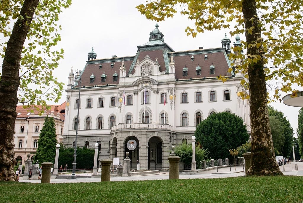 V SDS želimo urediti poimenovanje slovenskih strokovnih in znanstvenih naslovov v angleškem jeziku